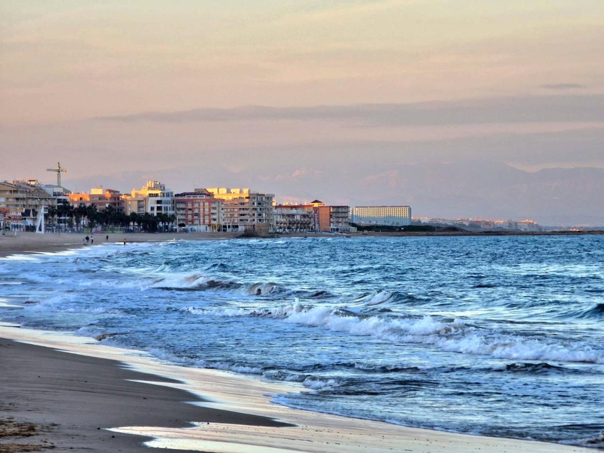 Cozy Apartment With Sea View Torrevieja Exterior photo